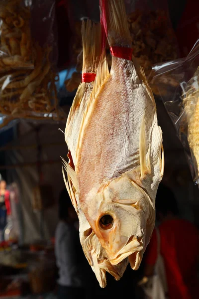 Suszone ryby na rynku w hong Kongu — Zdjęcie stockowe