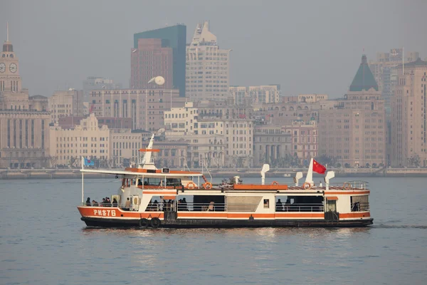 Ferry on Huangpu River in Shanghai, China — Stock Photo, Image