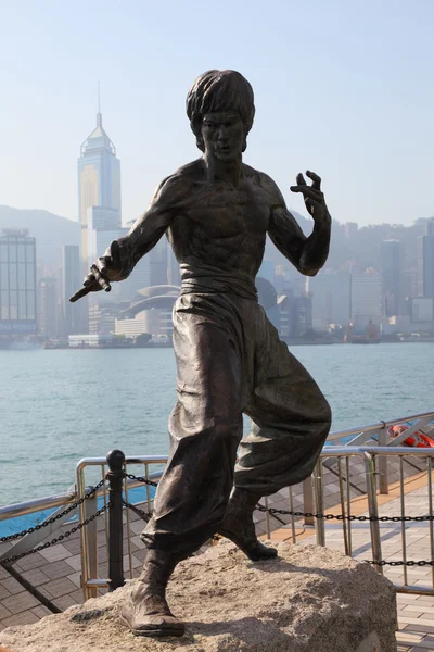 Статуя Брюса Ли на авеню звёзд в Гонконге — стоковое фото