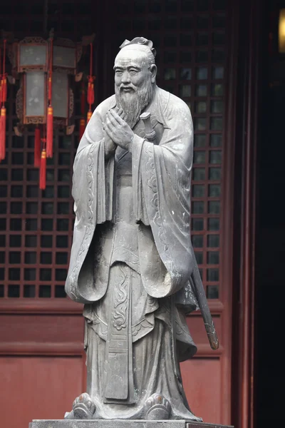 中国上海市的在文庙中的孔子雕像 — 图库照片