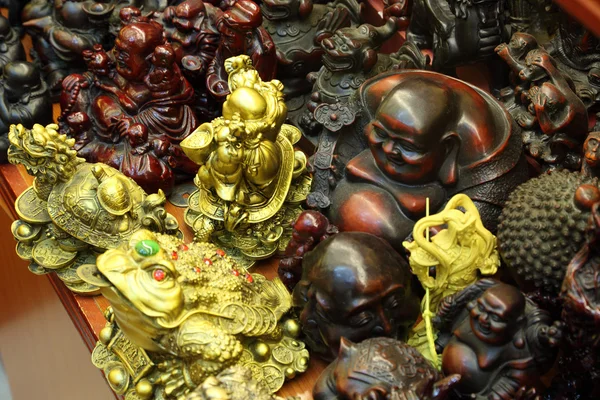 Chinese beeldjes bij souvenirshop in shanghai — Stockfoto