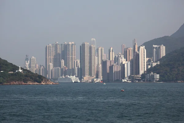 Město Hong kong mezi dvěma ostrovy — Stock fotografie