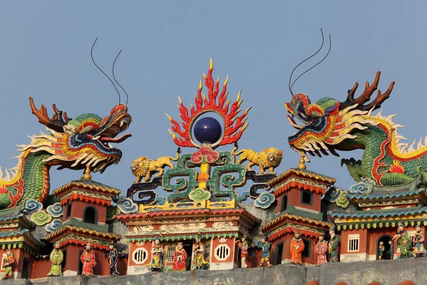 Dragones chinos en el templo Buddhist, Hong Kong — Foto de Stock