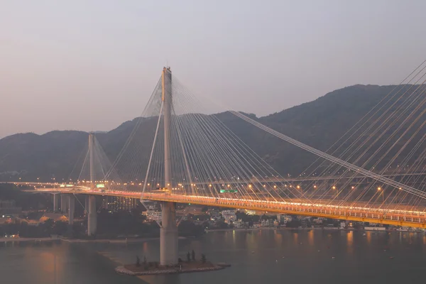 Ting kau Brücke in der Dämmerung, hong kong — Stockfoto