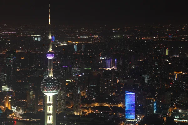 Oriental Pearl Tower e Xangai à noite — Fotografia de Stock