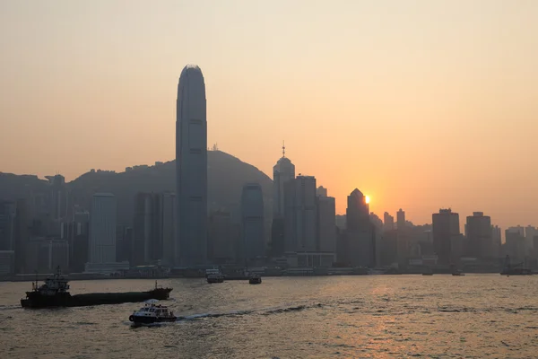 Skyline van hong kong bij zonsondergang — Stockfoto