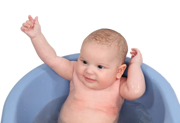 Baby in badkuip geïsoleerd op witte achtergrond — Stockfoto