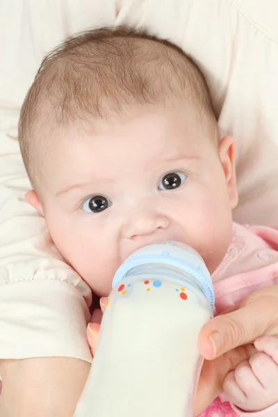 Feeding four month old baby girl — Stock Photo, Image