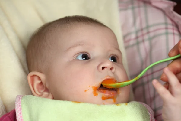 Mother feeds her little baby — Stock Photo, Image