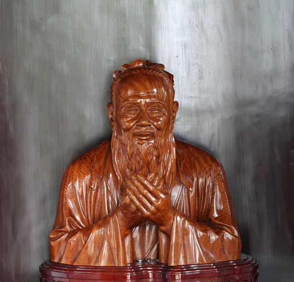 Estatua de Confucio en el Templo Confuciano en Shanghai, China — Foto de Stock