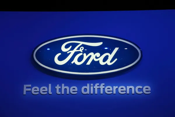 Logotipo da empresa ford — Fotografia de Stock