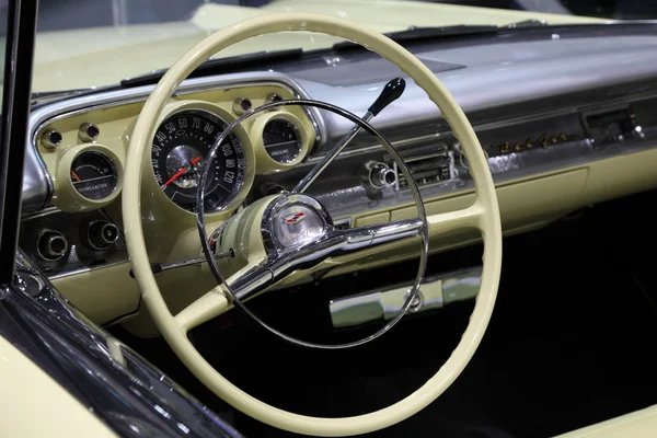Dashboard of the old Chevrolet Belair — Stock Photo, Image