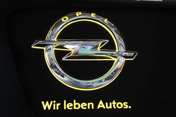 Logotipo da empresa Opel — Fotografia de Stock