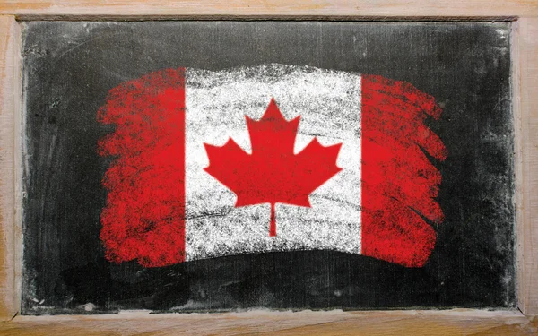 Vlag van canada op blackboard geschilderd met krijt — Stockfoto