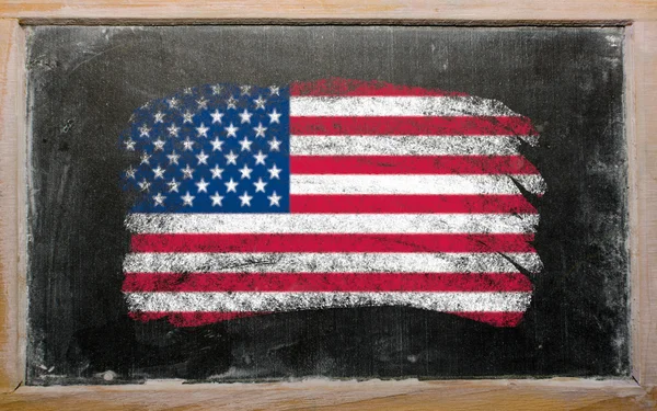 ABD bayrağı tebeşir ile boyanmış tahta üzerinde — Stok fotoğraf