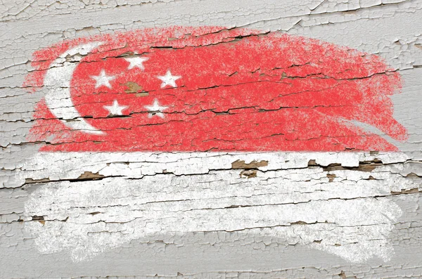 Flaga Singapuru na grunge tekstur drewniane malowane z kredy — Zdjęcie stockowe