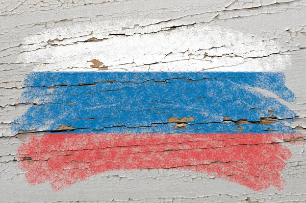 Drapeau de la Russie sur la texture grunge en bois peinte à la craie — Photo