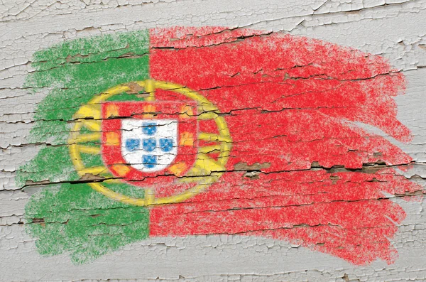 Bandeira de Portugal em grunge textura de madeira pintada com giz — Fotografia de Stock