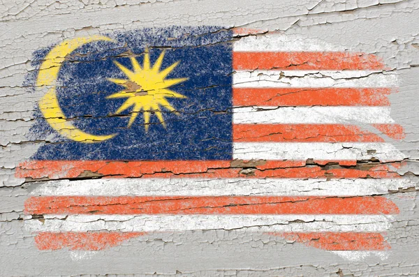 グランジ木製テクスチャ チョークで描かれたマレーシアの旗 — ストック写真