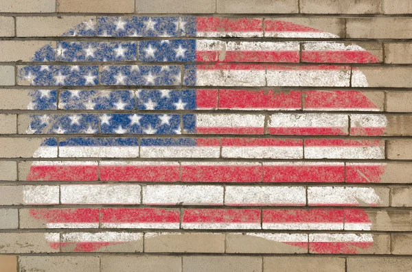 Bandeira dos EUA na parede de tijolo grunge pintada com giz — Fotografia de Stock
