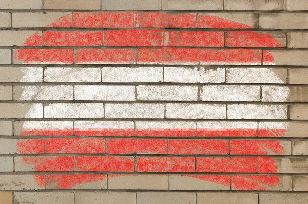 Bandera de Austria en la pared de ladrillo grunge pintado con tiza — Foto de Stock