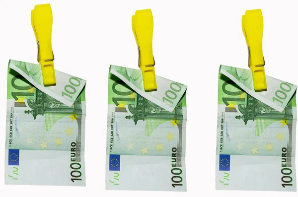 Pénz mosoda, euro-bankjegyek a ruhacsipesz — Stock Fotó
