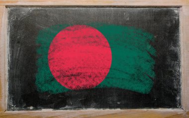 Tebeşir ile boyanmış tahta Bangladeş bayrağı
