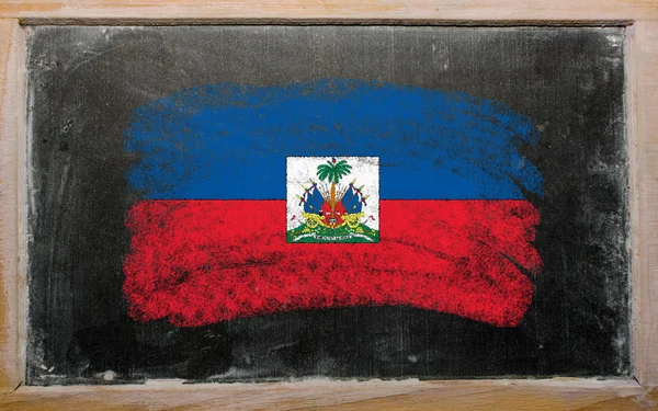 Vlag van Haïti op blackboard geschilderd met krijt — Stockfoto