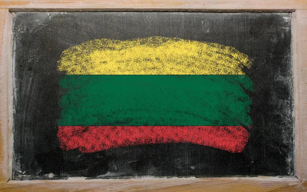 Vlag van Litouwen op blackboard geschilderd met krijt — Stockfoto