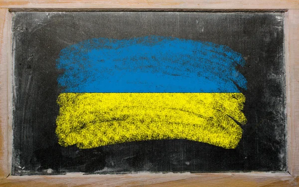 Flagga Ukraina på tavlan målas med krita — Stockfoto