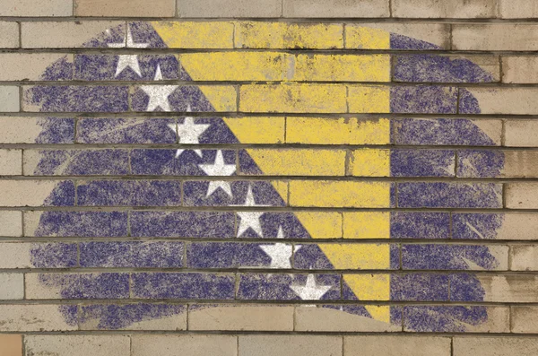 Bandiera di Bosnia ed Erzegovina su grunge muro di mattoni dipinta con — Foto Stock