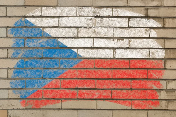 Drapeau de tchèque sur mur de briques grunge peint à la craie — Photo