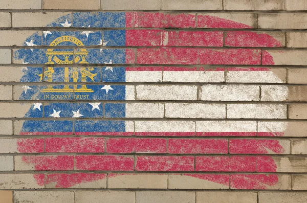 Bandera de georgia en la pared de ladrillo grunge pintada con tiza — Foto de Stock
