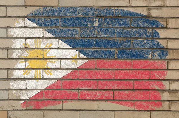 Bandera de Filipinas en la pared de ladrillo grunge pintada con tiza —  Fotos de Stock