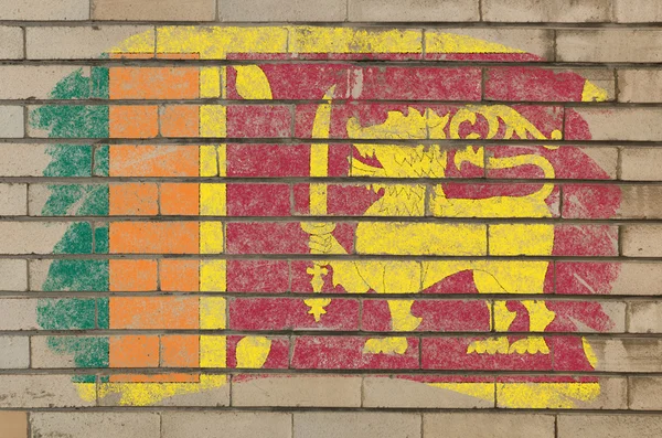 国旗的斯里兰卡 grunge 砖墙上用粉笔绘 — 图库照片