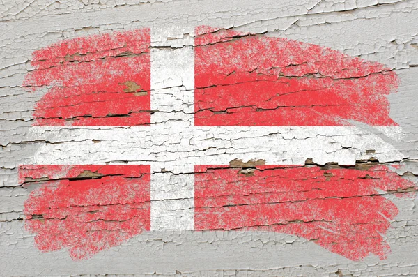 Vlag van Denemarken op houten textuur grunge geschilderd met krijt — Stockfoto