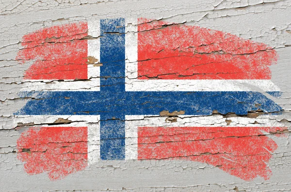 Norská vlajka na grunge dřevěné textury namalované křídou — Stock fotografie