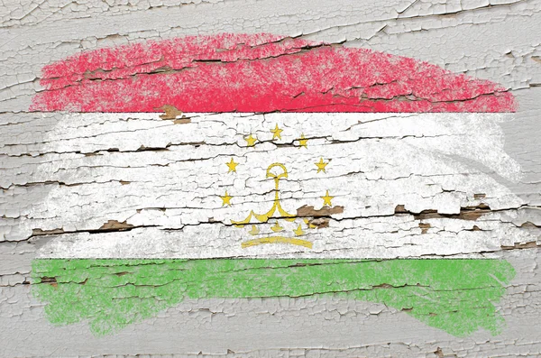 Bandeira do tajiquistão em grunge textura de madeira pintada com giz — Fotografia de Stock