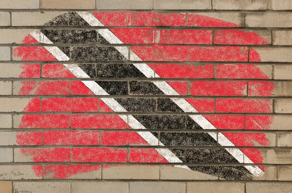 Bandiera di Trinidad e Tobago su grunge muratura in mattoni dipinta con ch — Foto Stock