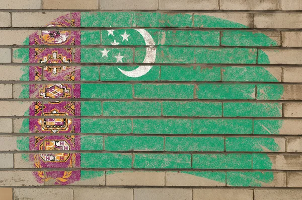 Bandiera del turkmenistan su grunge muro di mattoni dipinto con gesso — Foto Stock