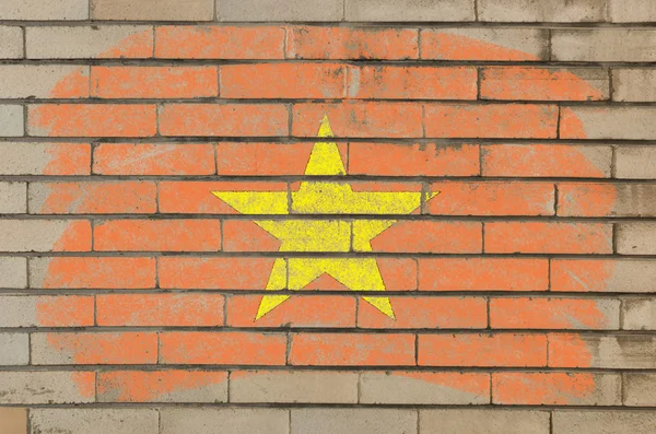 Σημαία του Βιετνάμ σε grunge τοίχο από τούβλα ζωγραφισμένα με κιμωλία — Φωτογραφία Αρχείου
