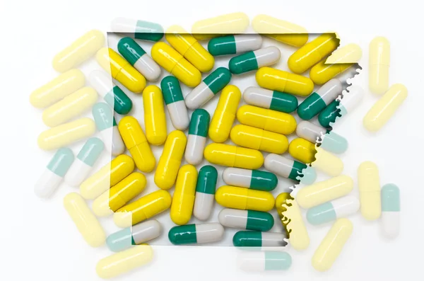 Een overzicht van arkansas kaart van met transparante pillen op de achtergrond — Stockfoto