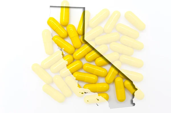 Umrisskarte von Kalifornien mit transparenten Pillen im Hintergrund — Stockfoto