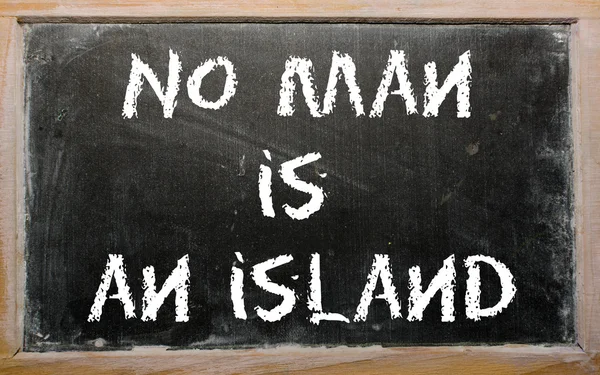 Proverb "No man is an island" written on a blackboard — Stock Photo, Image