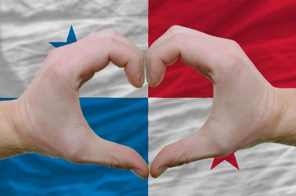 Καρδιά και αγάπη χειρονομία έδειξε από τα χέρια πάνω από τη σημαία του Παναμά backg — Φωτογραφία Αρχείου