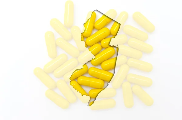 Umrisskarte des neuen Trikots mit transparenten Pillen im Hintergrund — Stockfoto