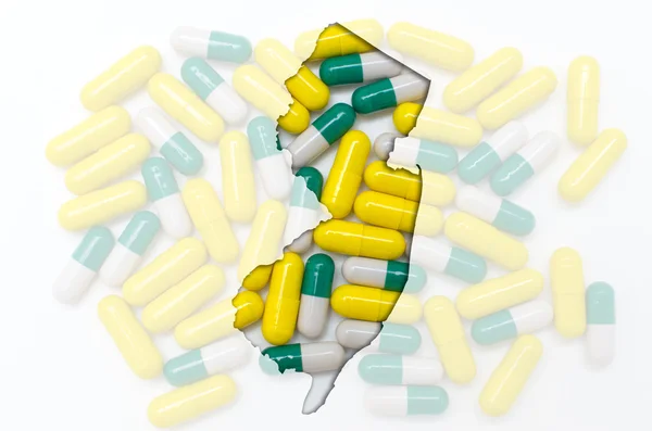 Umrisskarte des neuen Trikots mit transparenten Pillen im Hintergrund — Stockfoto