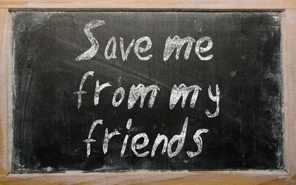 Spreekwoord "save me van mijn vrienden" geschreven op een schoolbord — Stockfoto