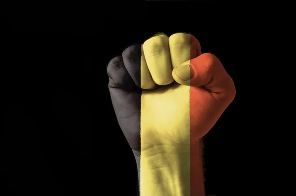 Näve målad i färger i Belgien flagga — Stockfoto