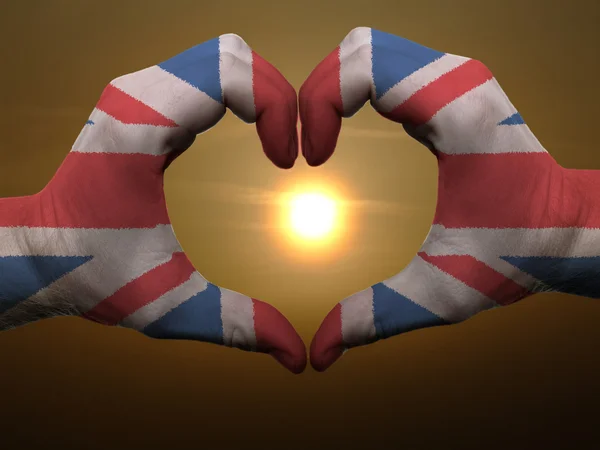 Heart and love gesture by hands colored in uk flag during beauti — Stock Photo, Image